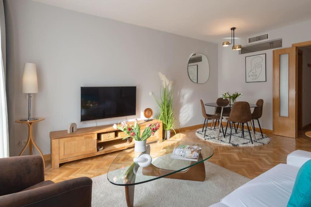 Vivienda Con Zona De Trabajo, Piscina Y Parking Apartment Madrid Ngoại thất bức ảnh